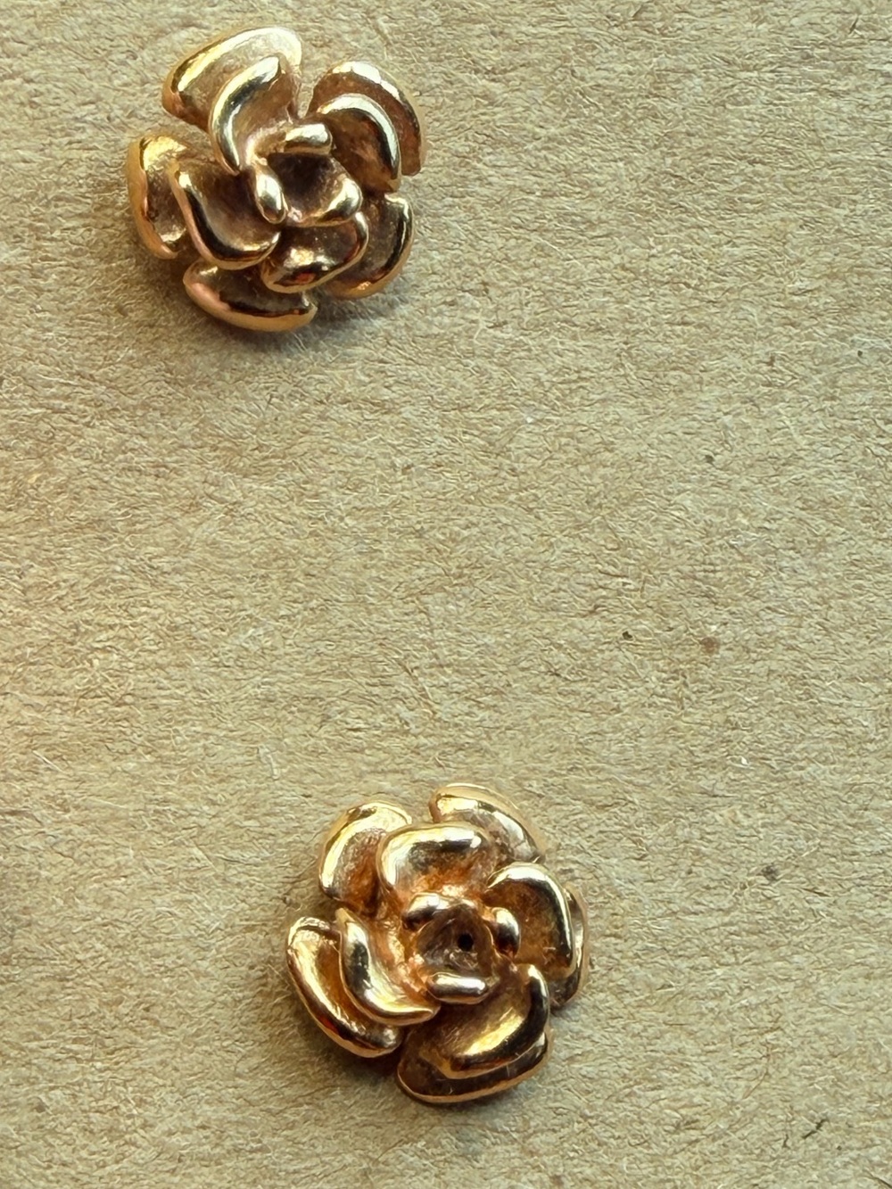 Vintage-375 9K Gold Earrings Studs- 3D rose